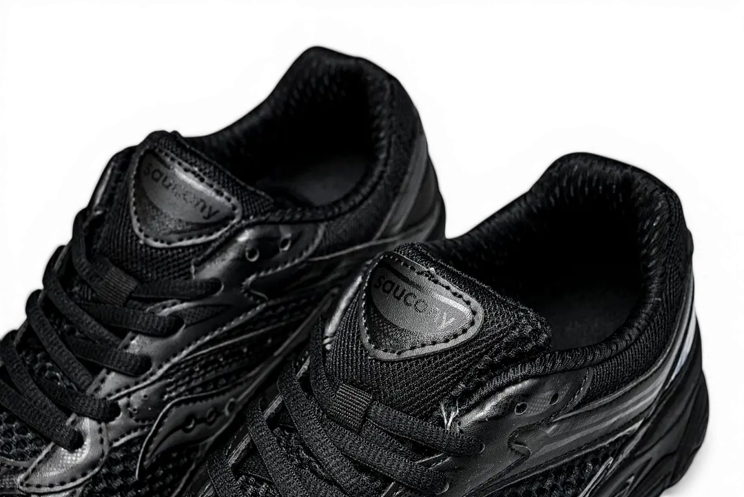 Saucony ProGrid Omni 9 Armor Black